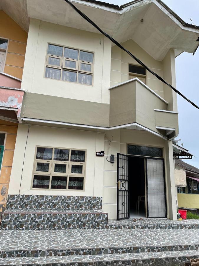 Villa Bukit Indah Berastagi Luaran gambar